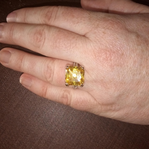 LAST ONE! 10.06CT Yellow Topaz Silver Ring - Picture 5 of 6